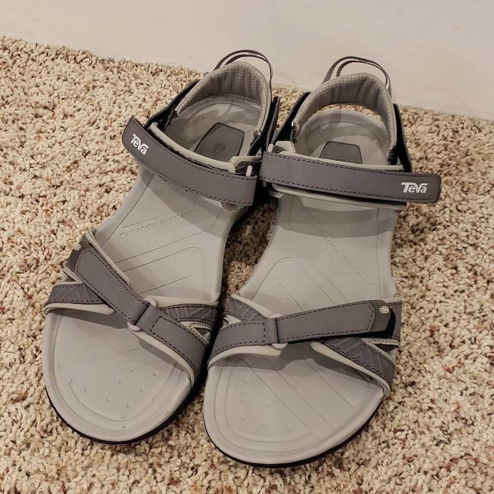Teva Sandals -- Size 9 Womens